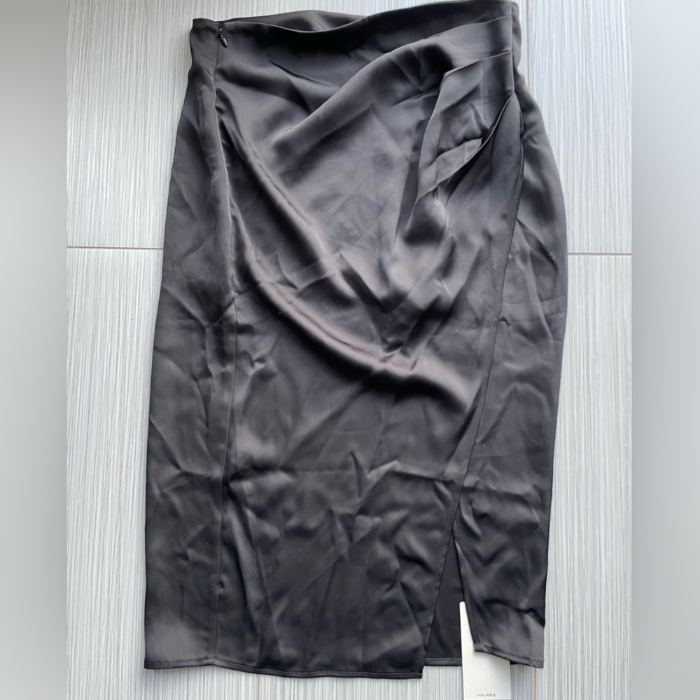 HALARA Black Satin Skirt